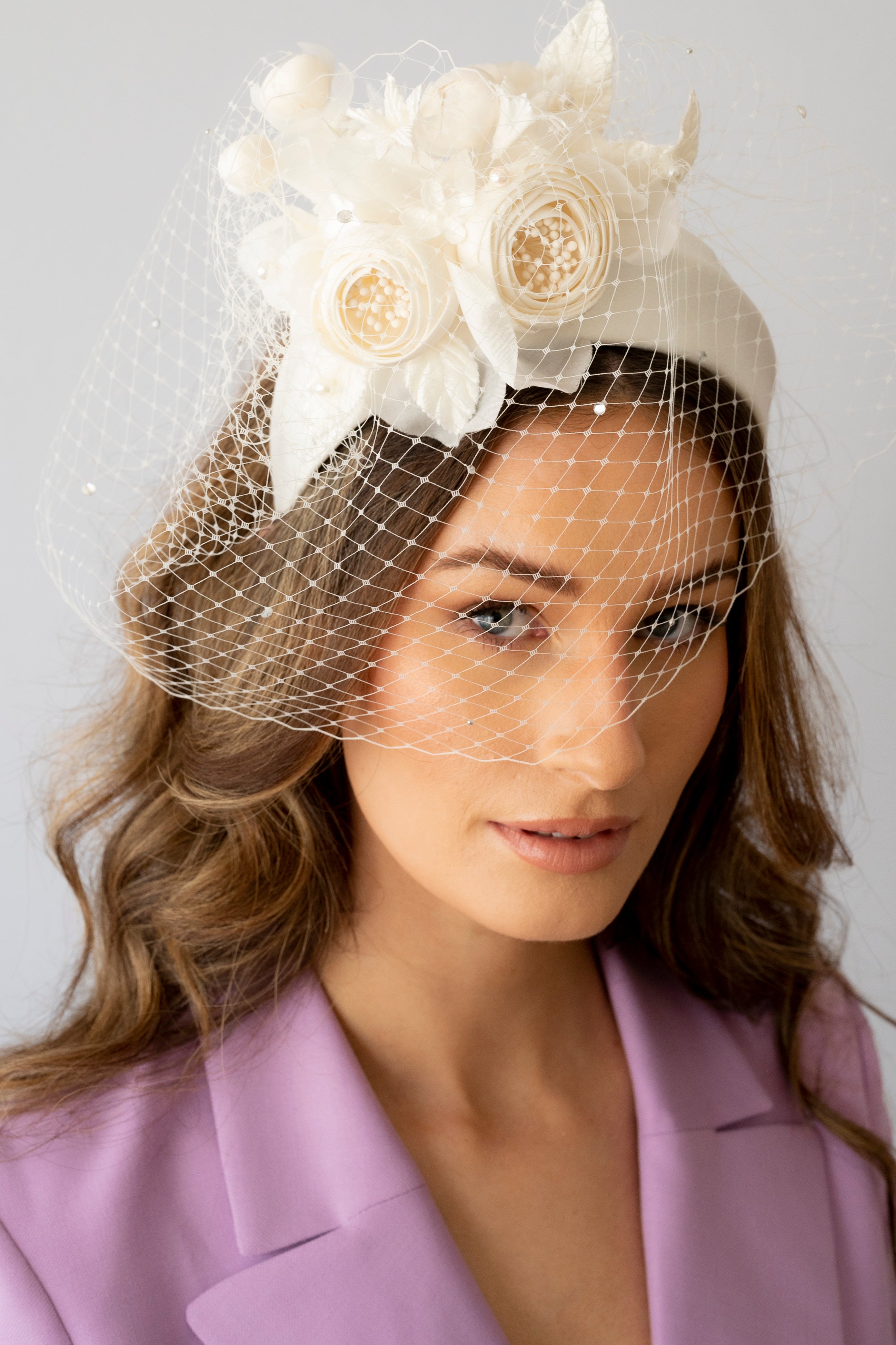 Ivory_headband_with_veiling_and_flowers.jpg