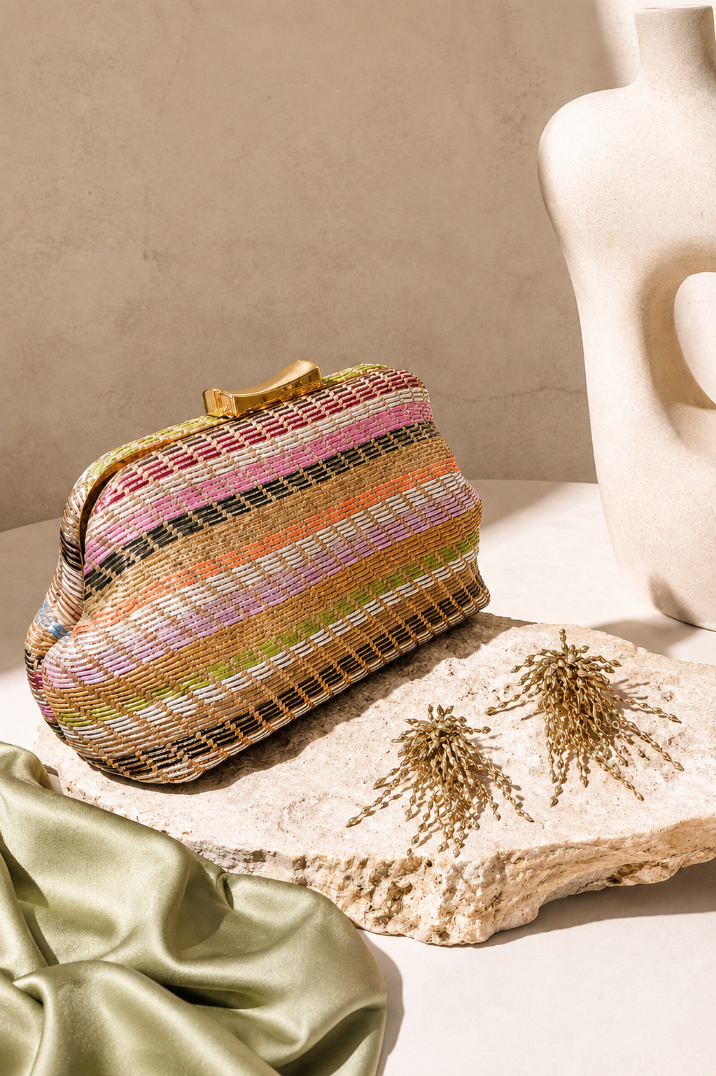 Raffia_clutch.png