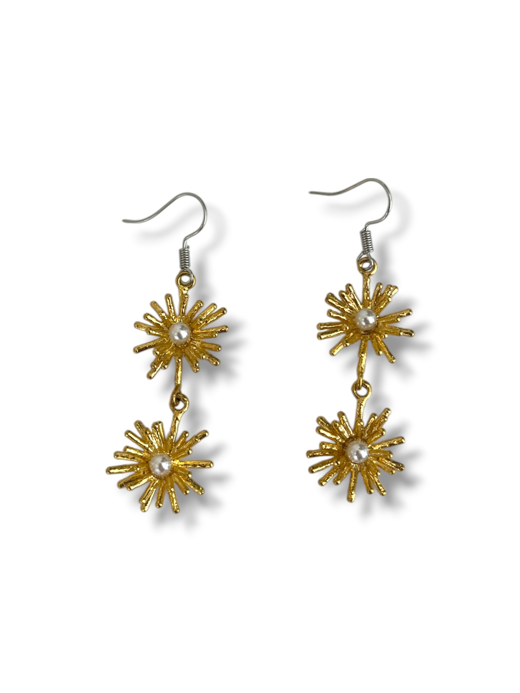 daisydropearrings_1e9ceb9b-d5a7-4945-a664-35edbeabb6d2.jpg