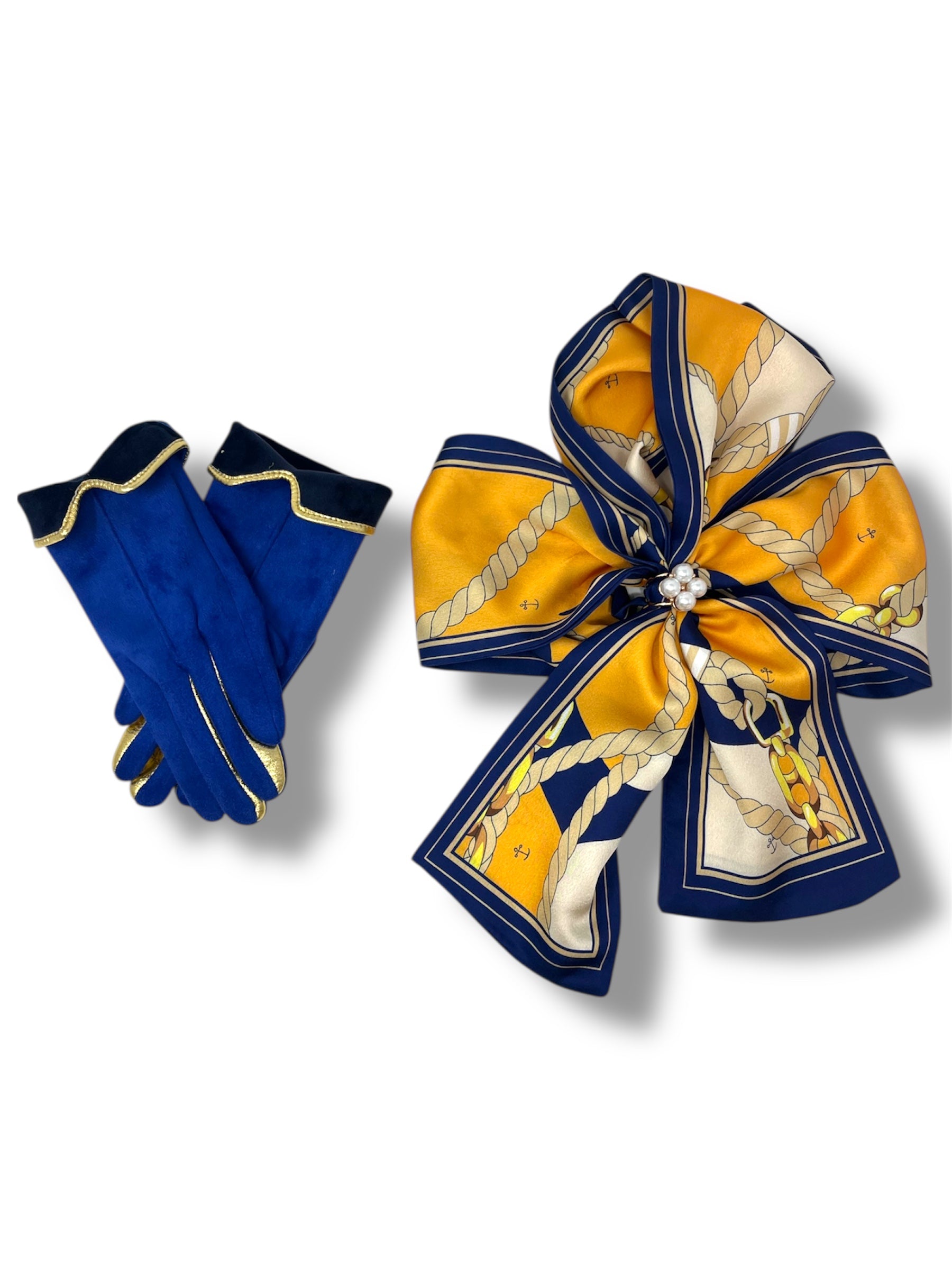 gift_set_with_scarf_and_gloves.jpg