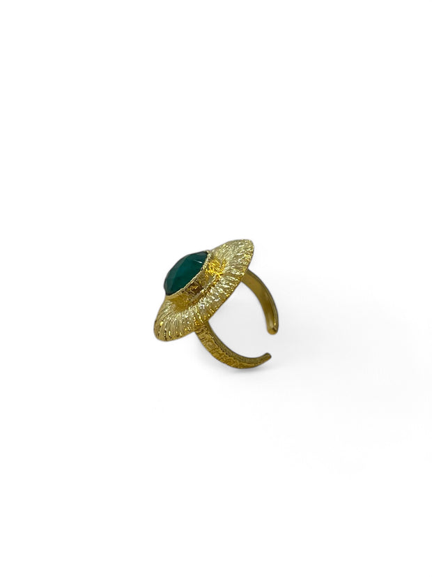 Emerald green stone disc ring