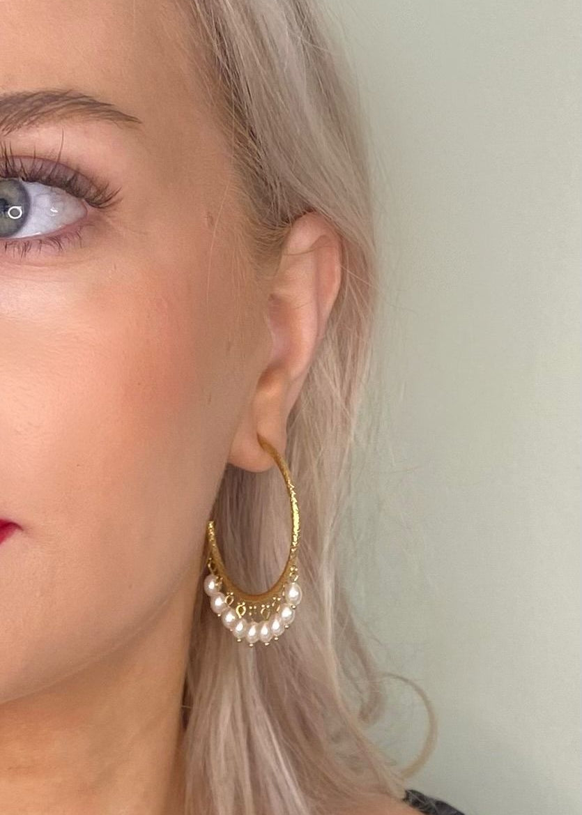 pearlhoopearrings.jpg
